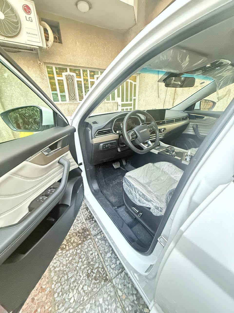 السلام عليكم
جيتور X70 موديل ٢٦ وكالة هارلم ماشيه 10 الف فقط
رقم بغداد بأسمي
فول مواصفات بنوراما من جلد من اربع كاميرات وحساسات ومري شفط 7راكب
 بيها مكانين بارد بالجاملغ الامامي والصندوك الخلفي
 ورصعه صغيره بالباب الامامي
 وتكحيل بسيط بالدعاميه الاماميه 
مكاني بغداد الدوره سعرها 22,500 مليون وبيها مجال حك الجيه شي بسيط جدا اخوان السياره جديده سبب البيع هو هذه الطخات البسيطه الصارت بيها لان حجمها ما يناسب الوالد
***********
