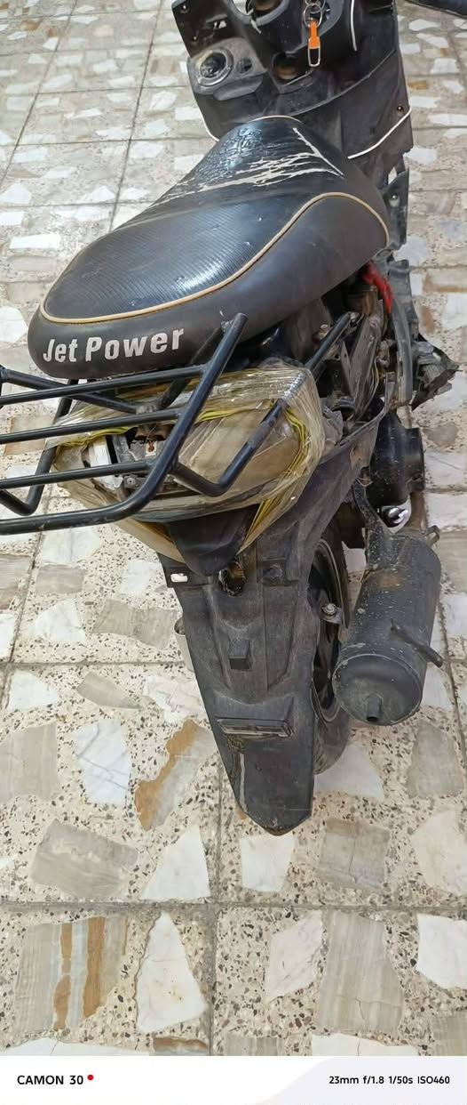 سلام عليكم دراجه اف اس صيني للبيع محرك مال دراجه ماكس 
دراجه شغاله 
مكان بغداد الامين ثانيه مجاور البنزين خانه 
***********
