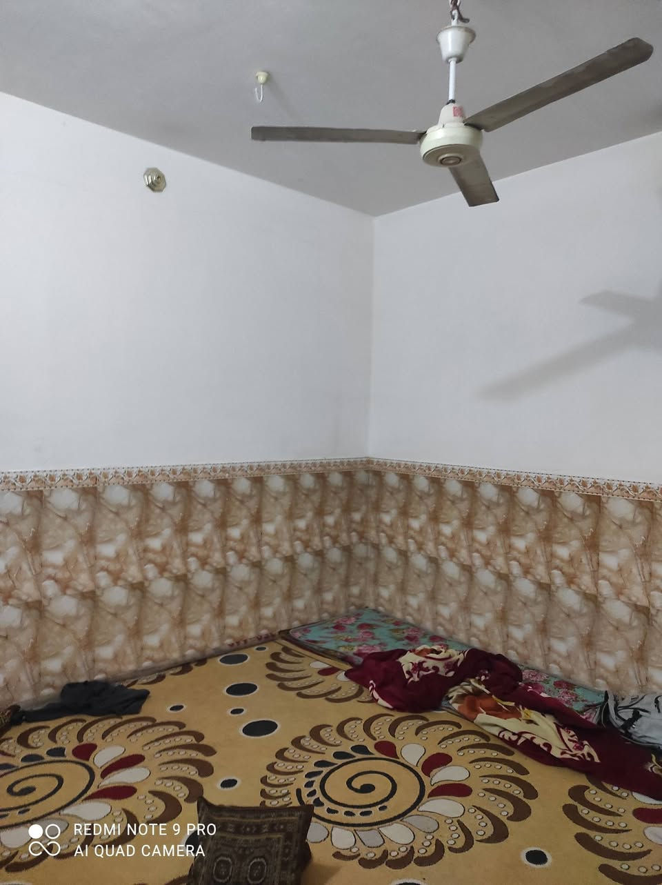 السلام عليكم بيت رهن غرفه نوم وصاله ومطبخ واستقبل وحمام داخلي وخارجي 20مليون للاستفسار ***********
