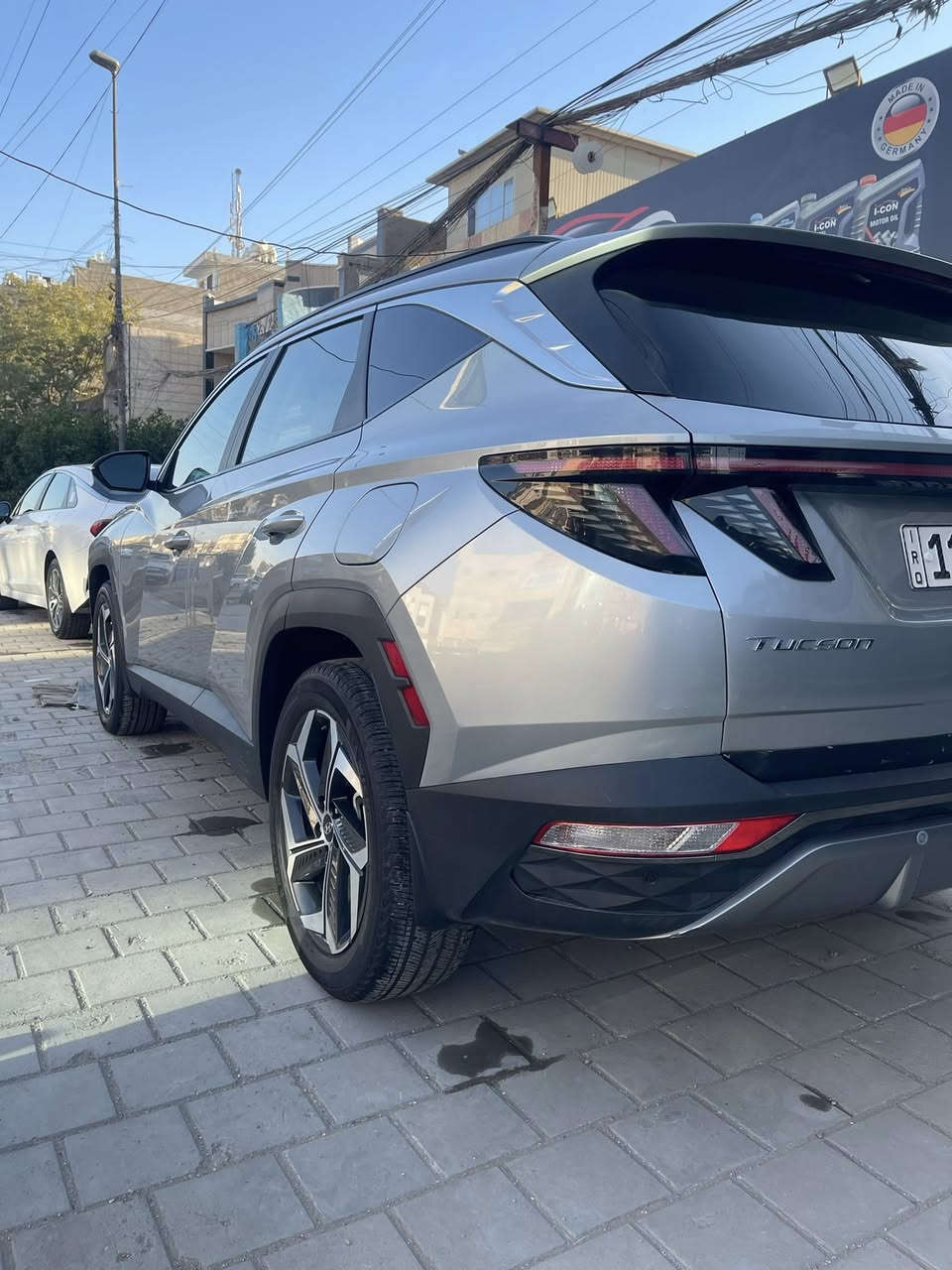 السلام عليكم
توسان 2023 امريكي  للبيع فقط مرقم بغداد 

مواصفات sel فول 

داخل ابيض  جلد 

بدون يرباك 

تدفئه مقاعد 

صندوك كهرباء 

محرك 2500 

فتحه سقف شاحن وايرلس اوتوهولد

مقعّد السائق كهربائي 

بصمه تشغيل + بصمه ابواب تشغيل عن بعد 

ماشيه 36 الف   ميل  

ضرر بنيد وجاملغ الايمن  مصلح ومصبوغ   وحافه جاملغ الايسر معدل بارد ومكحل صور حادث 

وصندوك صار بيها ضربه  بالعراق مصلح ومصبوغ ع كده 

مرفق بالصور

للاستفسار  مكاني شارع فلسطين 

اتصال وبي واتس اب 

‬ ‭ ***********
