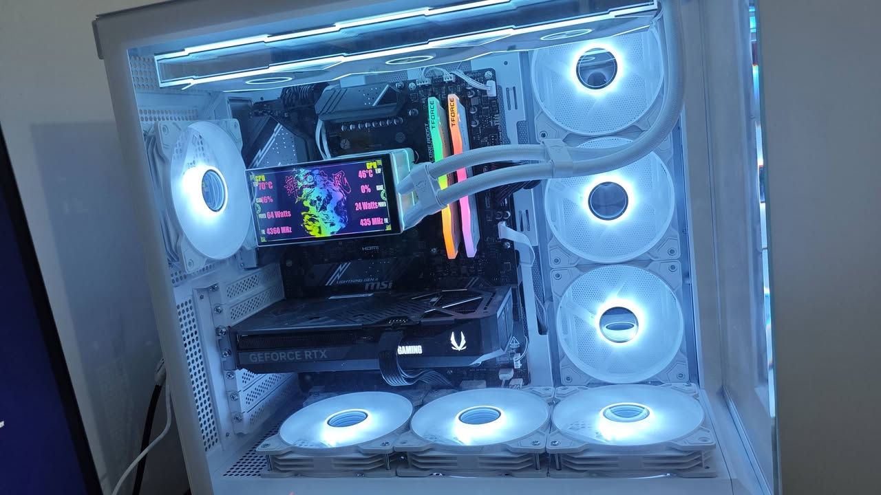 🚨 للبيع PC Gaming 

✅ المعالج: Ryzen 5 7600X

✅ كرت الشاشة: RTX 5070 Zotac

✅ المذربورد: MSI B650 Gaming Plus WiFi

✅ الرام: 32GB DDR5 T-Force White

✅ التخزين: SSD NVMe Gen4 1TB بسرعة تصل إلى 7000MB/s

✅ التبريد: Pro Flow 360 Liquid Cooler مع شاشة LCD

✅ مزود الطاقة: 750W

✅ جميع الكراتين الأصلية موجودة

✅ الجهاز نظيف جدًا وخالي من المشاكل

✅ أداء ممتاز للألعاب على أعلى الإعدادات

💰 السعر: 2,300,000 دينار عراقي

📍 الموقع: بغداد

📞 ***********
