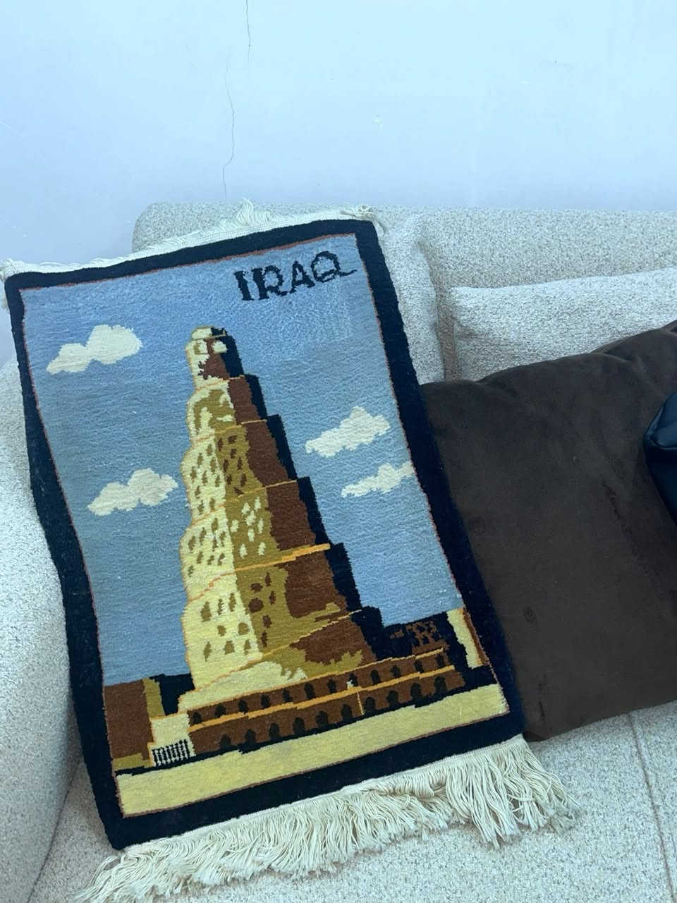 السلام عليكم زولية صوف  طبيعي  مع الوان طبيعية شغل يدوي عراقي مضمون للبيع مع حافظة جلد  يوجد توصيل مكاني الغزالية


**إذا كنت صاحب هذا الإعلان وتريد حذفه لأي سبب، رجاءا أرسل رسالة إلى الدعم الفني**