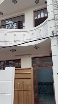 للأيجار 70 متر طابقين ونص تلث غرف نوم وصالة ومطبخ وتلث حمامات وطرمة وم...