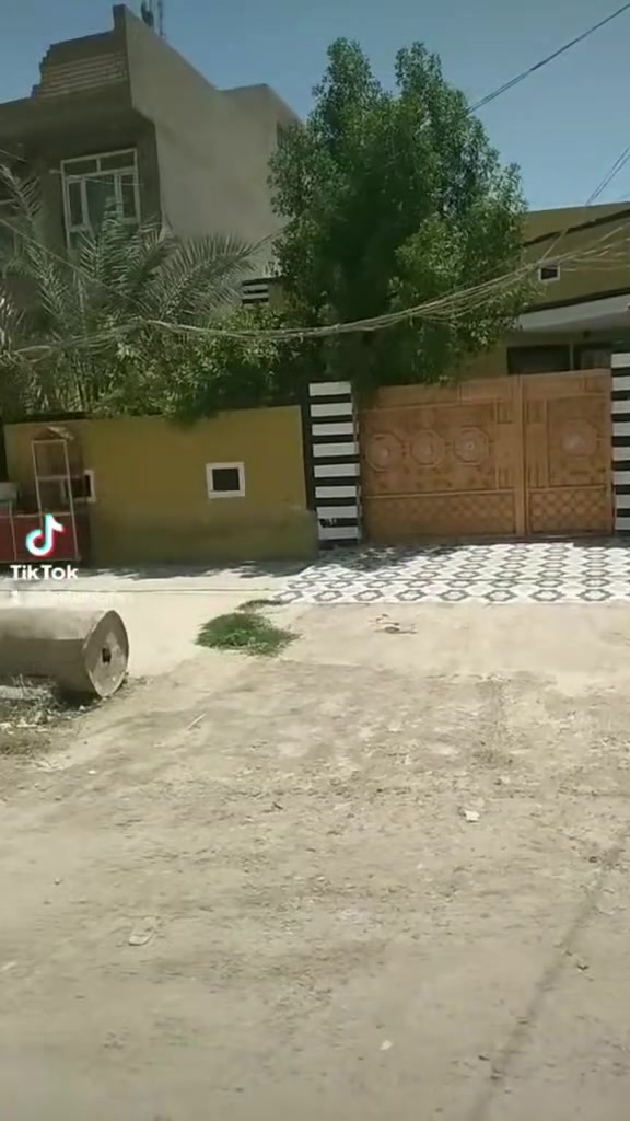 السلام عليكم بيت للبيع مساحه ٢٠٠متر لبيت جاهز موقع المفرق شارع العريض الرئيسي عرض الشارع ٢٠متر وخدمات كامله باقي على التبليط ديشتغلون بشارع ماء مجاري كلش قريب إلى السايدين طابو زراعي البيت تفاصيل أكثر الاتصال ***********
