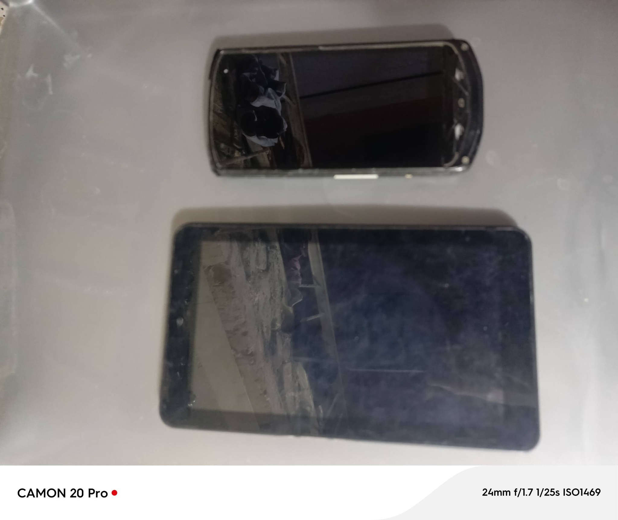 ايفون+ايباد +مبايل ضد الكسر شغالات البيع السعر ايفون 45وسعر الئيباد 25وسعر المبايل 15 استفسار اتصل ***********
