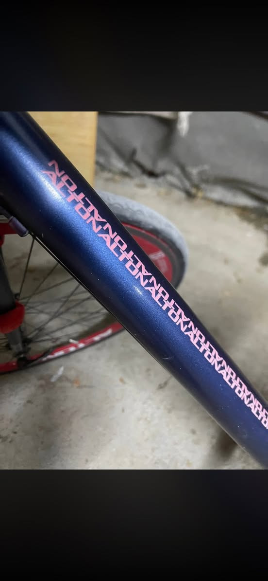 للبيع او مراوس بC700 غير لون
السلام عليكم بايسكل C700 ياباني 
ماركة ALTON  اليابانيه 
البايك مختم من الطول للطول 
وكل اجزاء الهيكل ختم واحد حتى الكشن 
سيستم شيمانو.. كير بريكات بدالات 
✈️🔻ملاحضه\ البايك فافون  يعني وزن ريشه حتى اخف من الالمنيوم 
الون..  نيلي طافي 
المواصفات.. 
1\ بريك امامي خلفي شغالات 
2\ كيوره البدلات كلها شغاله امامي خلفي 
3/ المكينه 3×7 سستمهن شيمانو 
4/جوابة جدد وتايرات اصليات 
5\وباقي مواصفاته معروفه 
............ 
🔻السعر 135  وبيه مجال بسيط
و البايسكل فافوننن مو حديد 
🔻مكاني بغداد الاعلام 
***********
