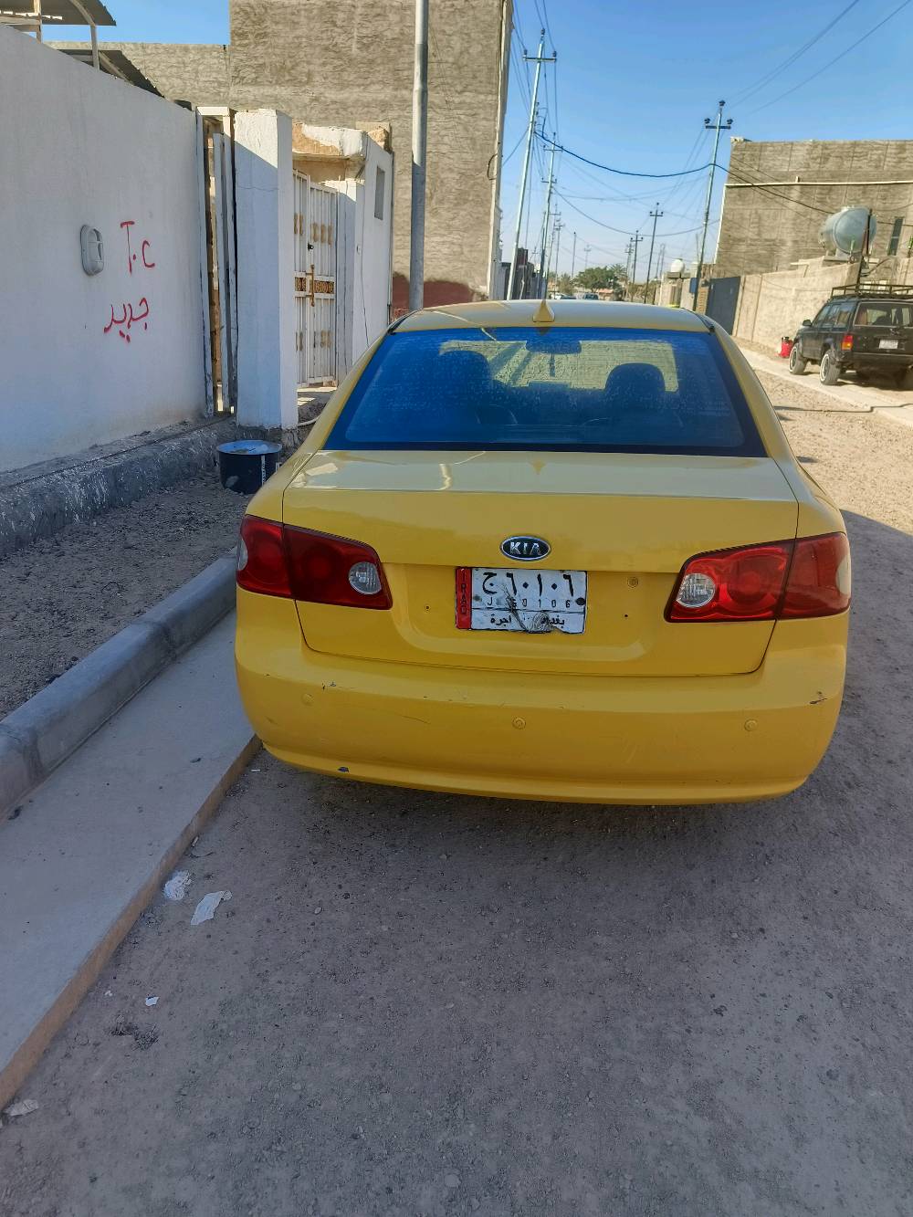 الرمادي الزراعه قرب شارع 60علما ان السياره مشفيه على صفحه السائق بس ماكينه وجير سليمات حداديه سليمه