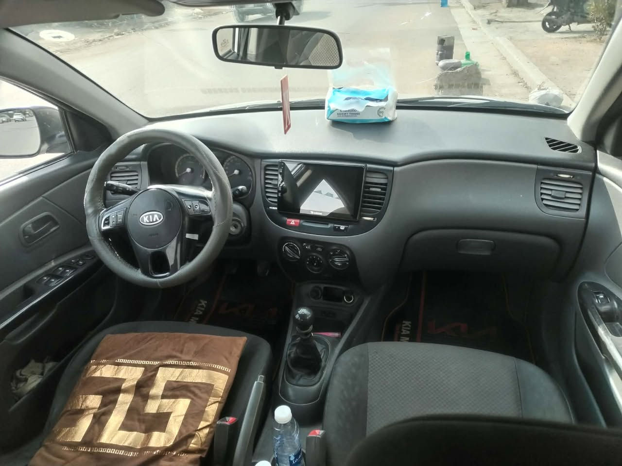 كيا ريو موديل 2011 خليجي  رقم أربيل هزه جديدة مواصفات برايد داخل اسود كير عادي تحكمات ستيرن جامات كهرب محرك ١٦  السياره بدون صبغ
*********** واتساب
