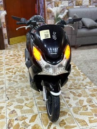 للبيع دراجه pcxجيل اول   ياباني اصلي مكينه 150 دراجة مال رمبه ماخذها ر...