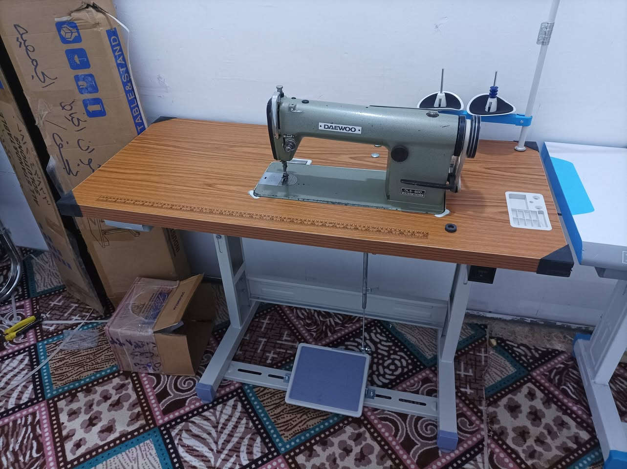 سلام عليكم مكينه دايو ياباني نضيفه نضافته تسعين بل ميه الميز جديد بلكارتون وماطور كاتم بلكارتون الي يحب يقتنيها يدلل سعره300الرقم ***********
