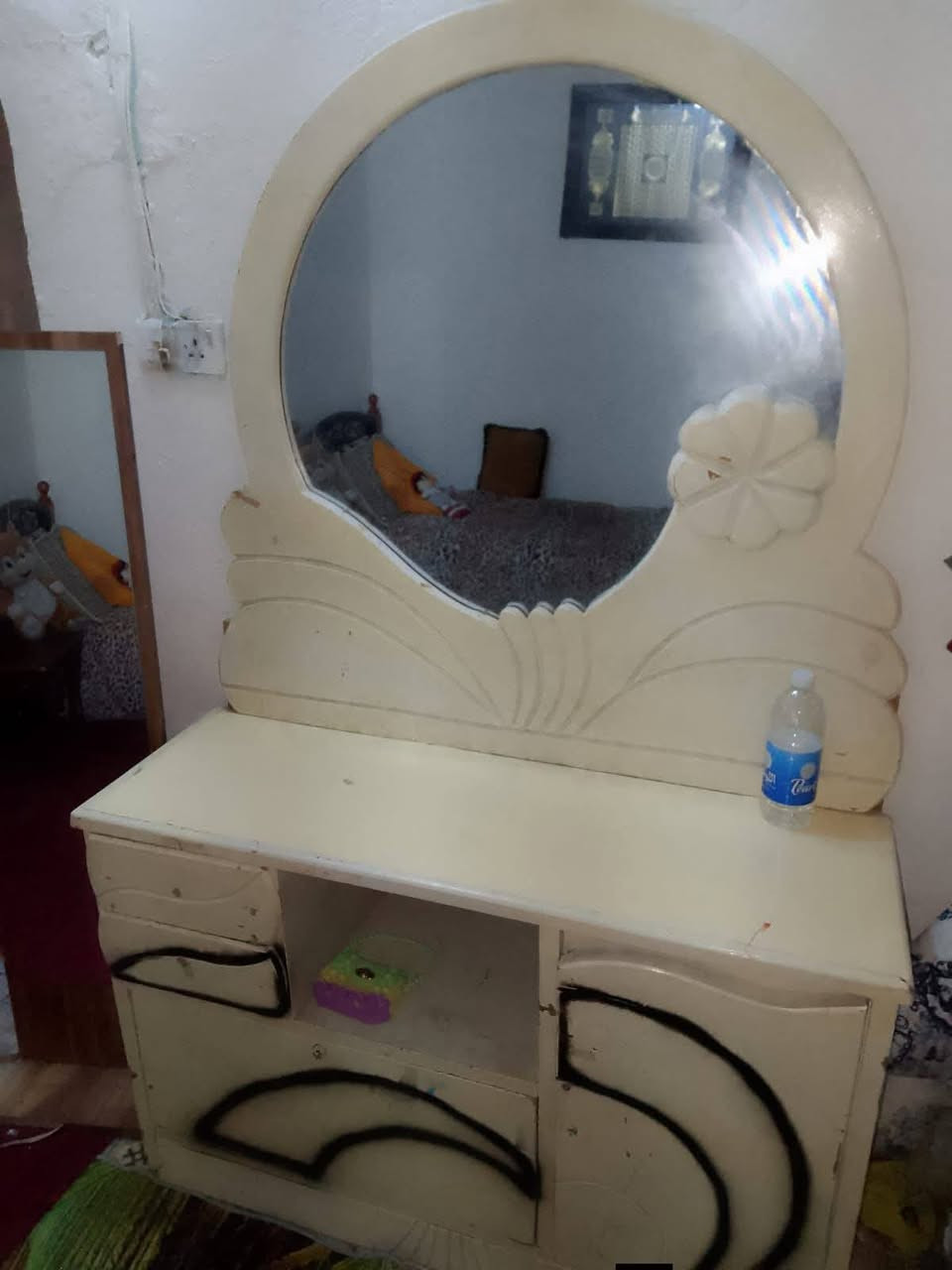 باب الالمنيوم تسكام طلاكه وربع السعر ٧٥
ميز مرايه ٣٠
عنوان سماوه رقم ***********
