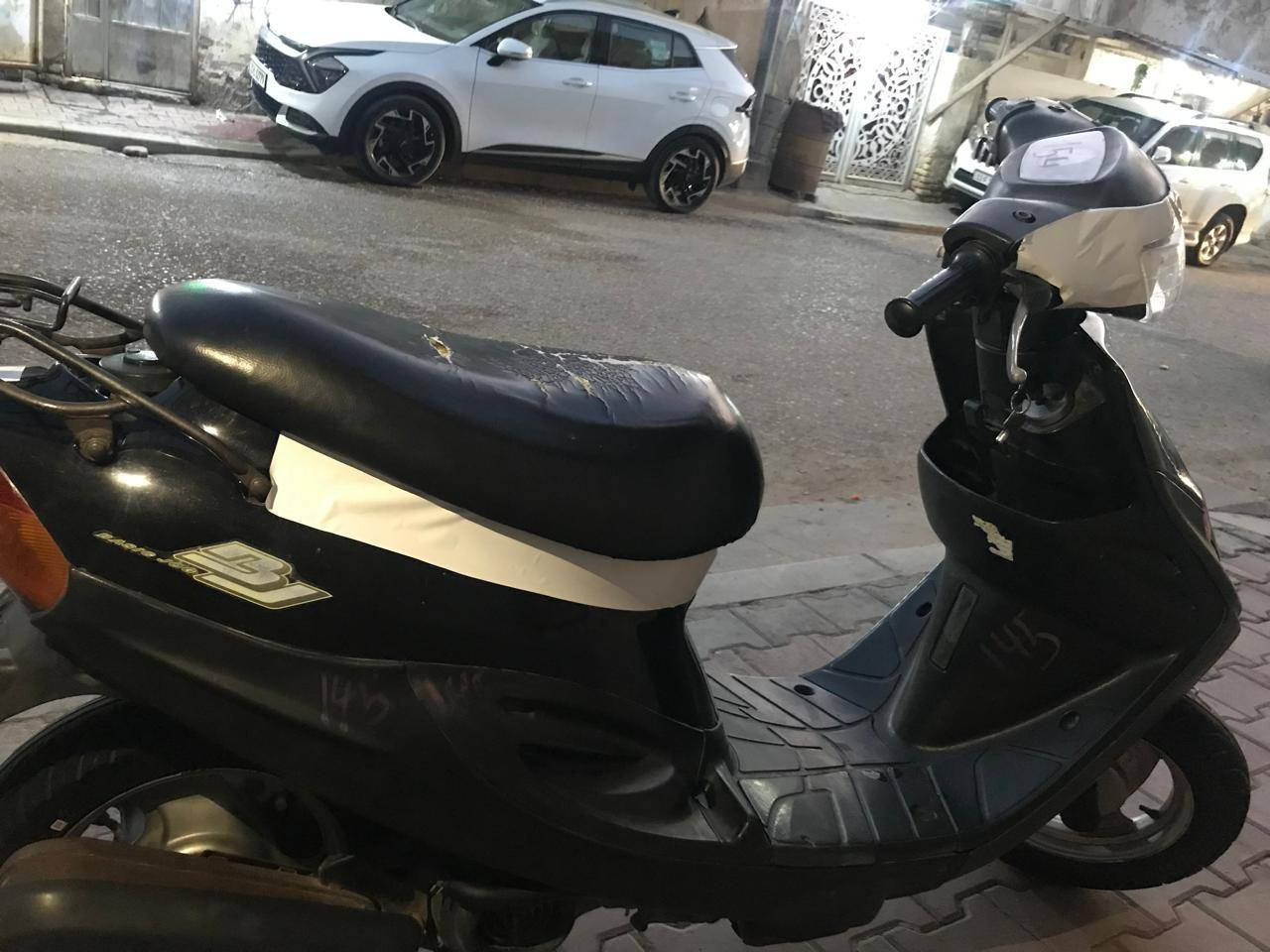 سلام عليكم
دراجه للبيع 

نوع بيجي تسعه زروف اللون لأسود 

الدراجه مكفوله كفاله عامه من كلشي من سلف وهندر وهورن وأشارات كله شغال 

الدراجه كله ختم واحد وبعده على وضع الشركه 

اي نقص ما بيهه الدراجه نكره سلف 

سعر الدراجه 450 وبيه مجال 

(مستعجل على بيعته)

لاتصال على هذا الرقم
 
(***********)
