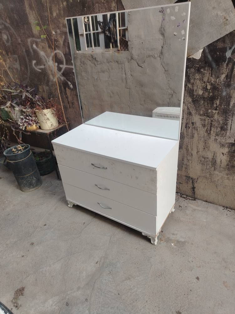 متاح ميز نصيف مابيه اي عيب سعره 50الف
للاتصال ***********
