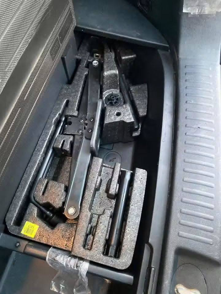 السلام عليكم
كيا سورنتو 2019
رقم بغداد تحويل مباشر 
السيارة جديده بمعنى الكلمة 
محرك 6 سلندر 
فور ويل 
أربع كامرات 
فول مواصفات 1/1
كشنات جلد وكهرباء 
حساسات خلفيه
كشتات تدفئه وتبريد 
محرك وكير كفاله 
تبريد ثلاث قطع
تحكم ستيرن 
سبعه راكب
بصمه تشغل وبصمة ابواب 
ترحيب تنبيهات
السعر مناسب اتصل ونتفاهم
مكان السيارة بغداد الرقم /***********
