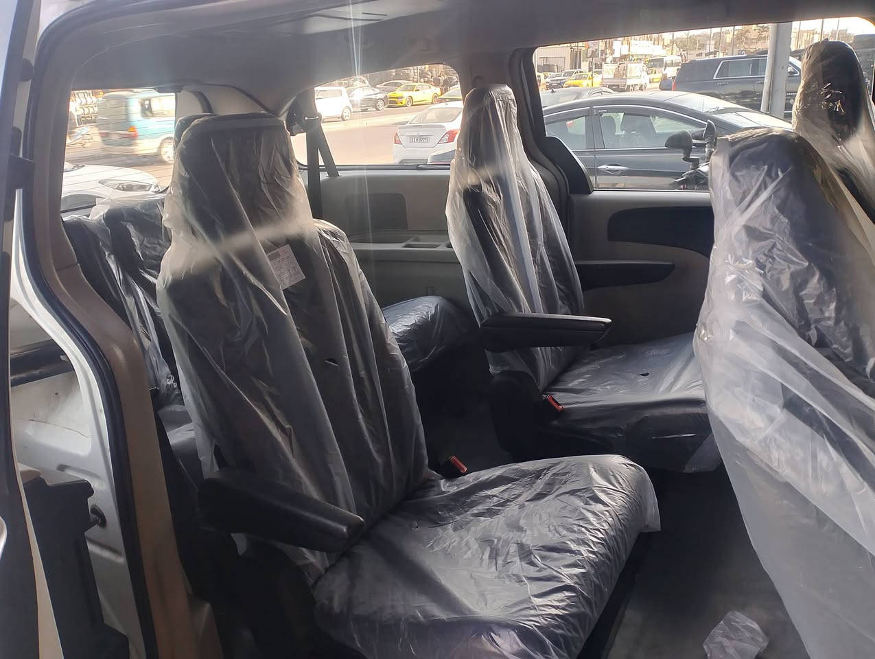 السلام عليكم دوج كرفان موديل 2011  ثلاث قطع تبريد بيبان كهرباء تحكم استيرن  ماشيه 110 ألف تخم تأير  صدر امامي خلفي جديد  محرك كير خير من الله حادثها بسيط  بغداد حي العامل. ***********
