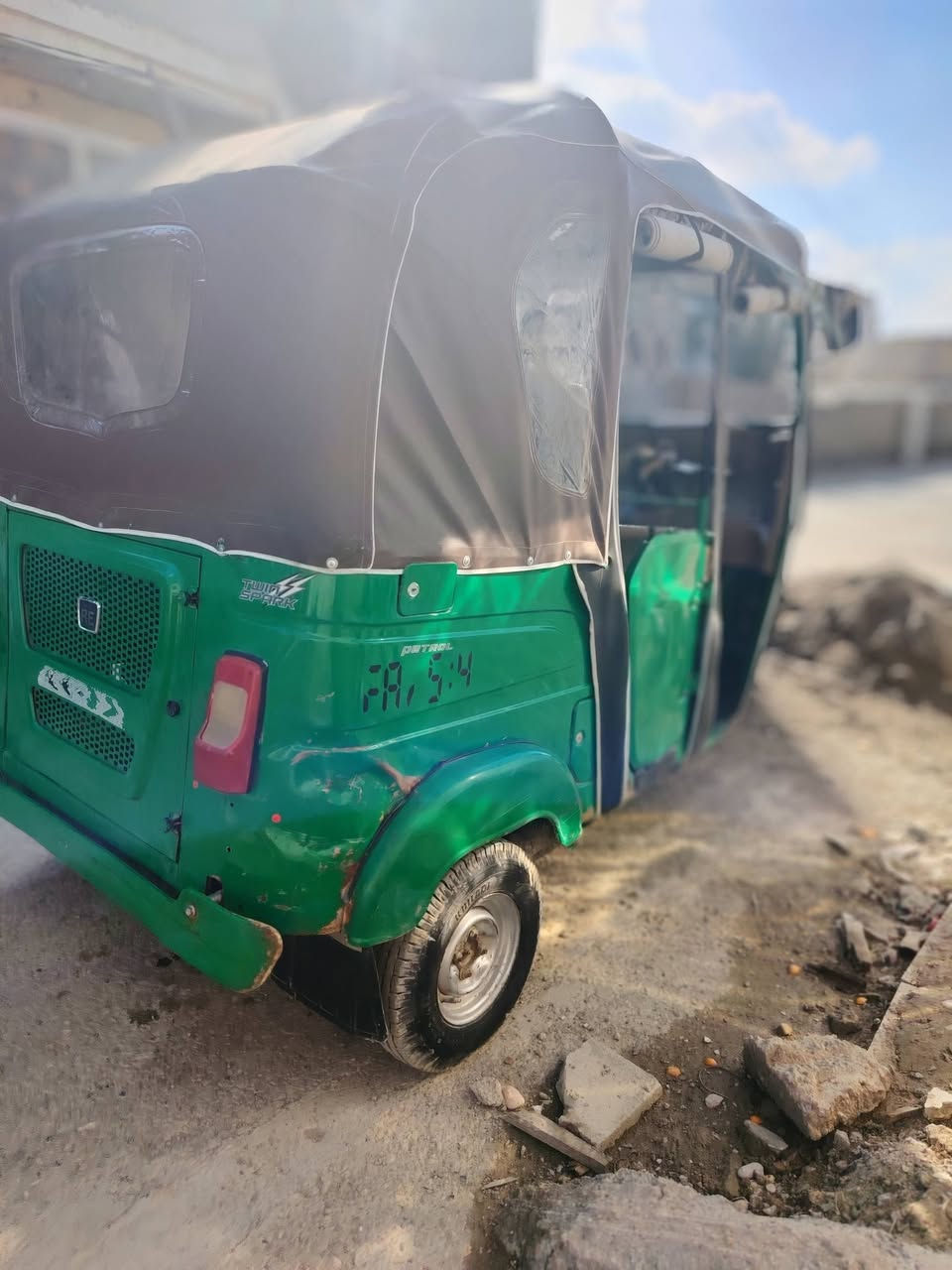 سلام عليكم تكتك للبيع موديل ٢٠٢١ السعر ٦٧٠٠ وبي مجال مكاني ديالى بعقوبه واي استفسار على الرقم (***********)
