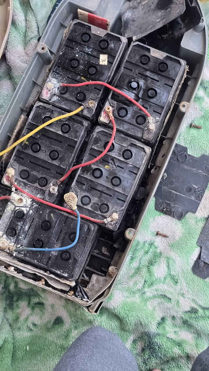 للبيع ١٥٠ بدون شاحنة
بطاريات واكفات 
***********
