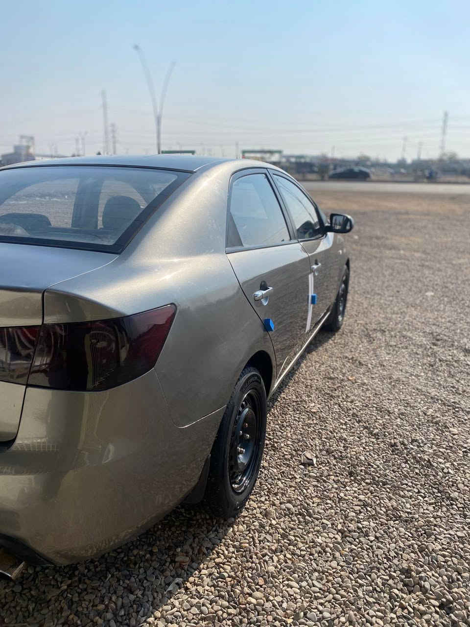 كيا فورتي وارد امريكي رقم ديالى شرط التحويل بيه ضرر جاملغ الخلفي بيه قليل  بجدر مال السبير مراوس مكان السيارة سيف سعد الغالبيه *********** سعر 84 بيه مجال
