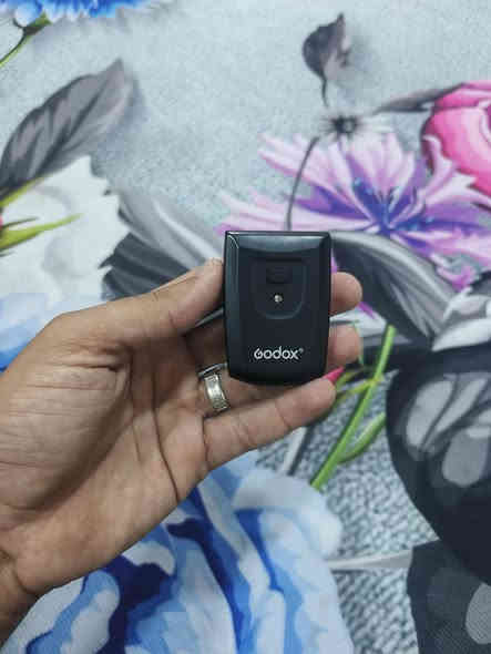 السلام عليكم للبيع فلاش كامره 520TT نظيف كلش شغال مع اتريگر وكارتونه وبطاريات4 سعر ب55وبيهامجال الشراي 
وستان ثلاثي كبير جديد مع كارتونه سعر ب40وبي مجال الشراي مكاني بغداد ساحة عدن رقم *********** او خاص
