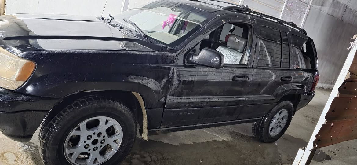 السلام عليكم سياره مال ساحات بدون ارقام
جب شيروكي كير ومحرك شرط 
محرك بطه ثنين ونص
والباقي شوف العين 
السعر 16 وبيهة مجال 
بيع مستعجل 
الاتصال ***********
