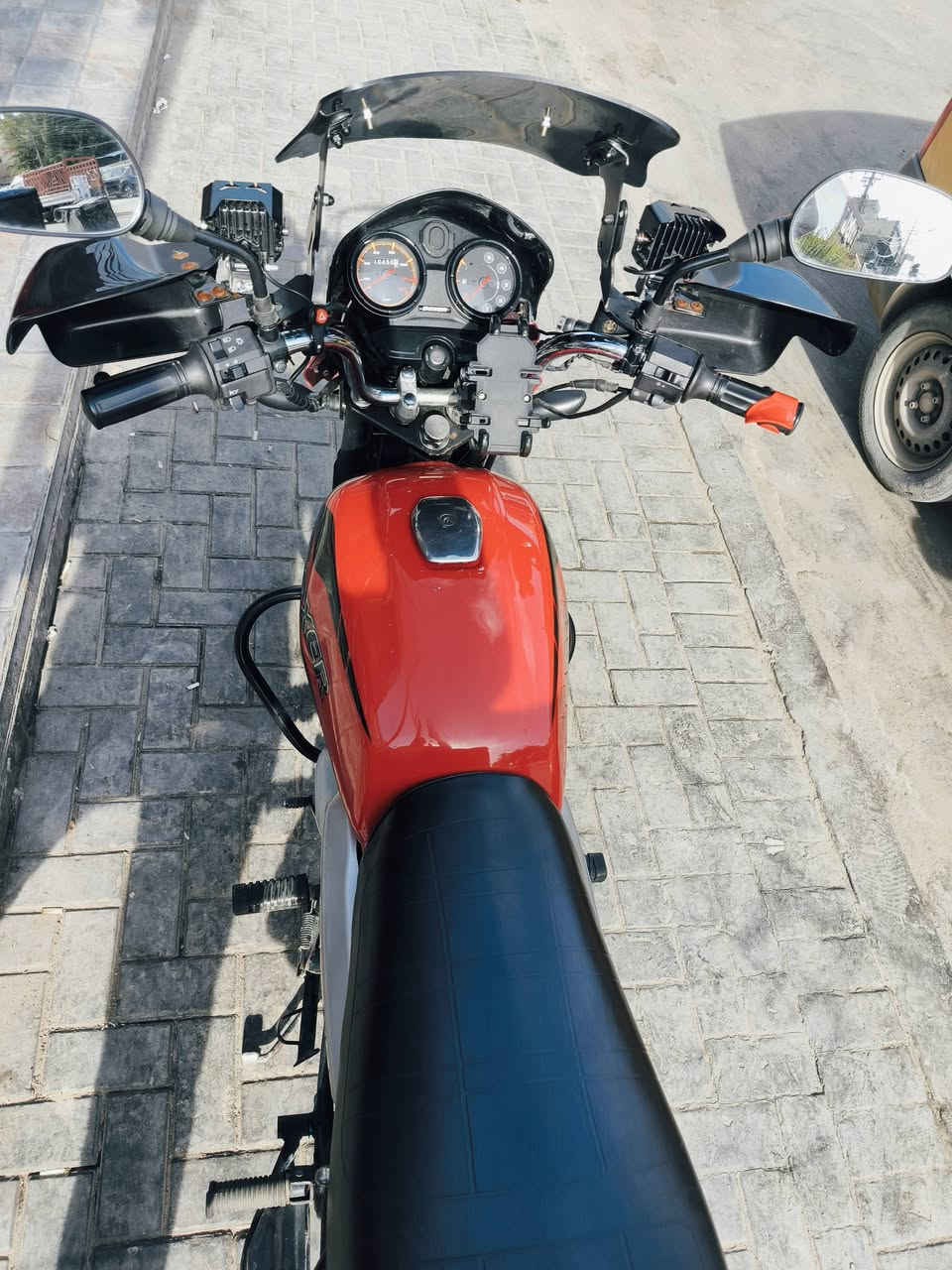 بوكسر مرقم بغداد تحويل ثاني يوم
ماشيه ١٠,٠٠٠
السعر ٢٠٠٠,٥٠٠ مليونين ونص 
ماكاني بغداد البياع حي الاعلام 
***********
