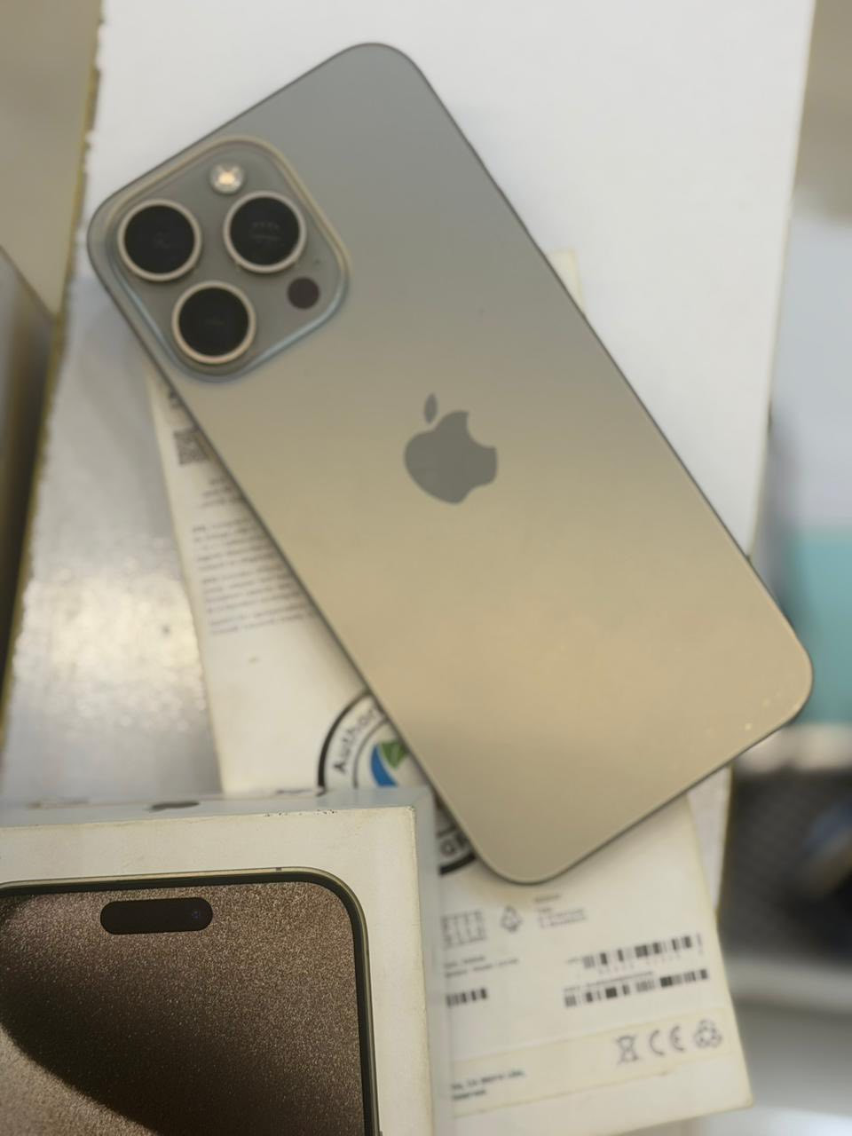 ايفون 15 برو ماكس ذاكرة 256 بطارية 89جهاز ماستر كلة بل شرط سعر1050 وبي مجال كارتون وكيبل بلاديات شرط جهاز لوك *********** ممفتوح بلشرط

