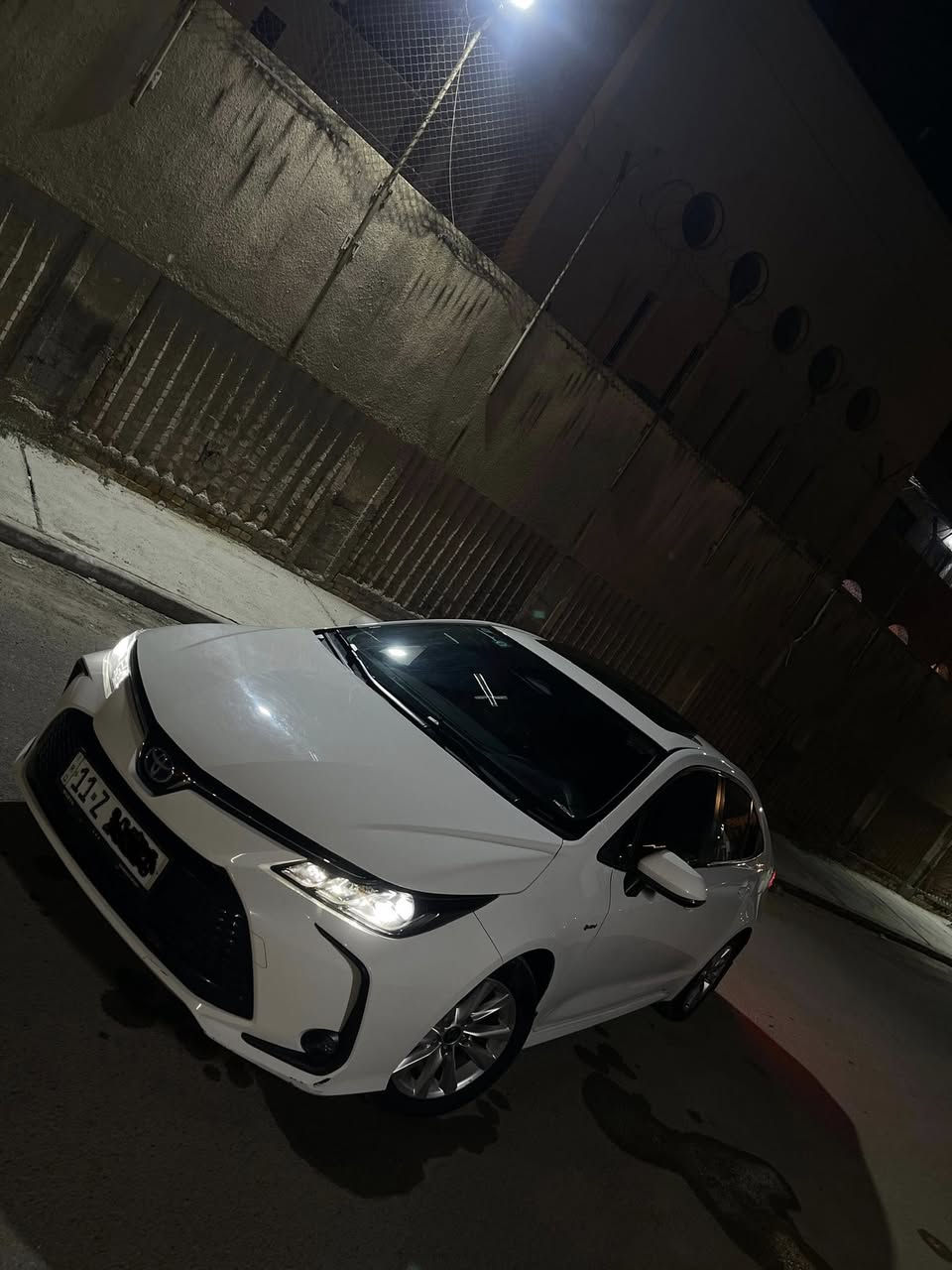 كورلا 2024
هايبرد 1800
سعرها 153وبيه مجال قليل 
سياره كفاله من صبغ ول بارد 
ماشيه ٢٦
سياره بيه رصعات ٣ بل قماره على كد ٣ اصابع وبيه ٤ رصعات حالوب وكلهن يرجعن BDR وما يبينن بل سونار 
والباقي كفاله 
فول موصفات كشن كهرباء داخل احمر اناره محيطيه 
مكان بغداد 
رقم ***********
