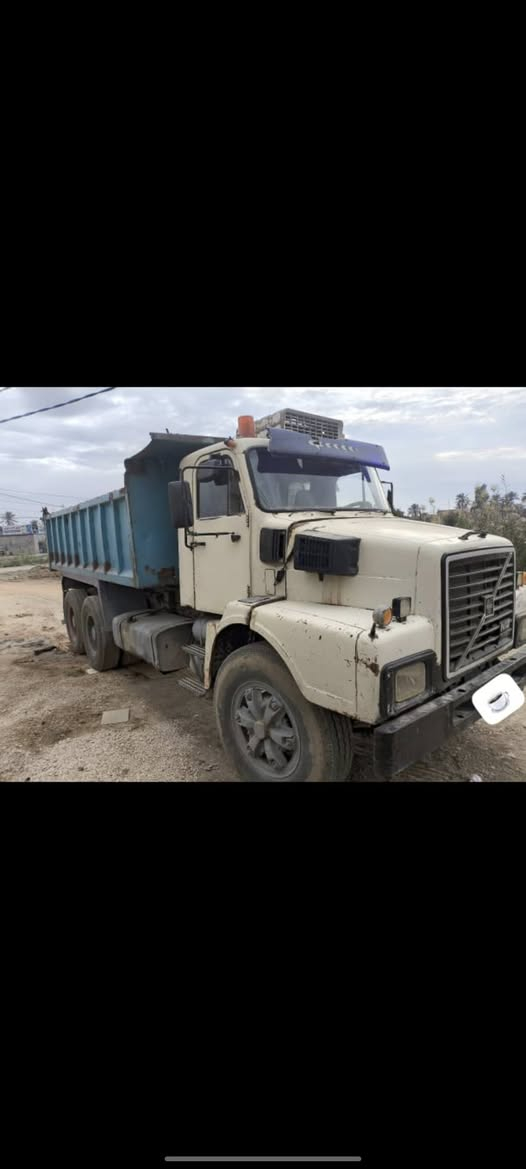 السلام عليكم فالفو للبيع موديل 89 مجموعه برازيلي مكينه
جي 10لا تنقيص ولا تبخير  كير 130 سنويه ل 2029 حداديه جديده تبريد ثلج السياره ما ناقصه شي برازيليه بلاديه الي ياخذها برغي ما يذب عليها 
***********
