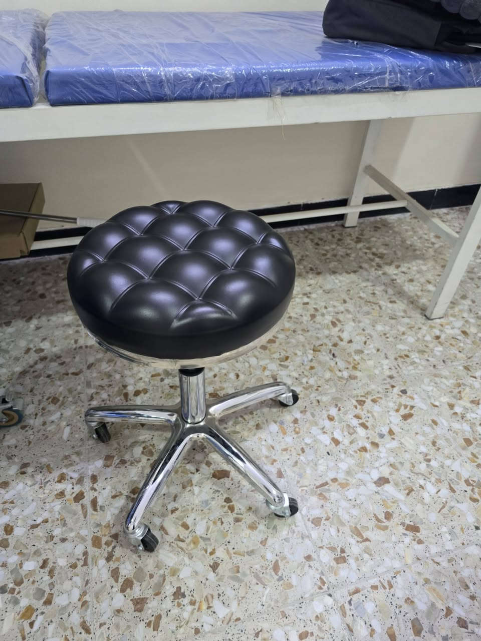 اثاث عياده متوفر بارفان بسعر
٥٠ الف ومصاطب عدد ٢ مكونه من ٣ كراسي كل مصطبه بسعر  ٢٠٠ وكراسي جلد مفرد بسعر ٢٥ وستول بسعر ١٥ الف


**إذا كنت صاحب هذا الإعلان وتريد حذفه لأي سبب، رجاءا أرسل رسالة إلى الدعم الفني**