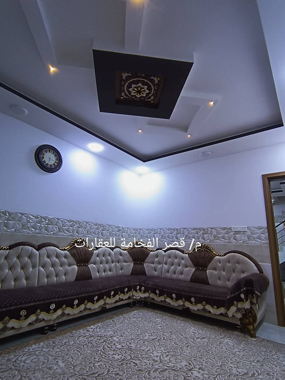 #عروض مكتب قصر الفخامة للعقارات 
دار للبيع للبيع 
الموقع / حي الاعلام قرب دانية ماركت 
مساحة / 157م واجهة 7م 
طابقين 
ط1 غرفتين نوم وهول واستقبال ومطبخ وصحيات وكراج 
ط2 ثلاثة غرف نوم وصحيات والسطح كاشي 
سند طابو الزهور 
للاستفسار عن السعر الاتصال 
***********
***********
عنوان المكتب حي النور سايدين دانية ماركت بعد ملعب كلاسيكو
