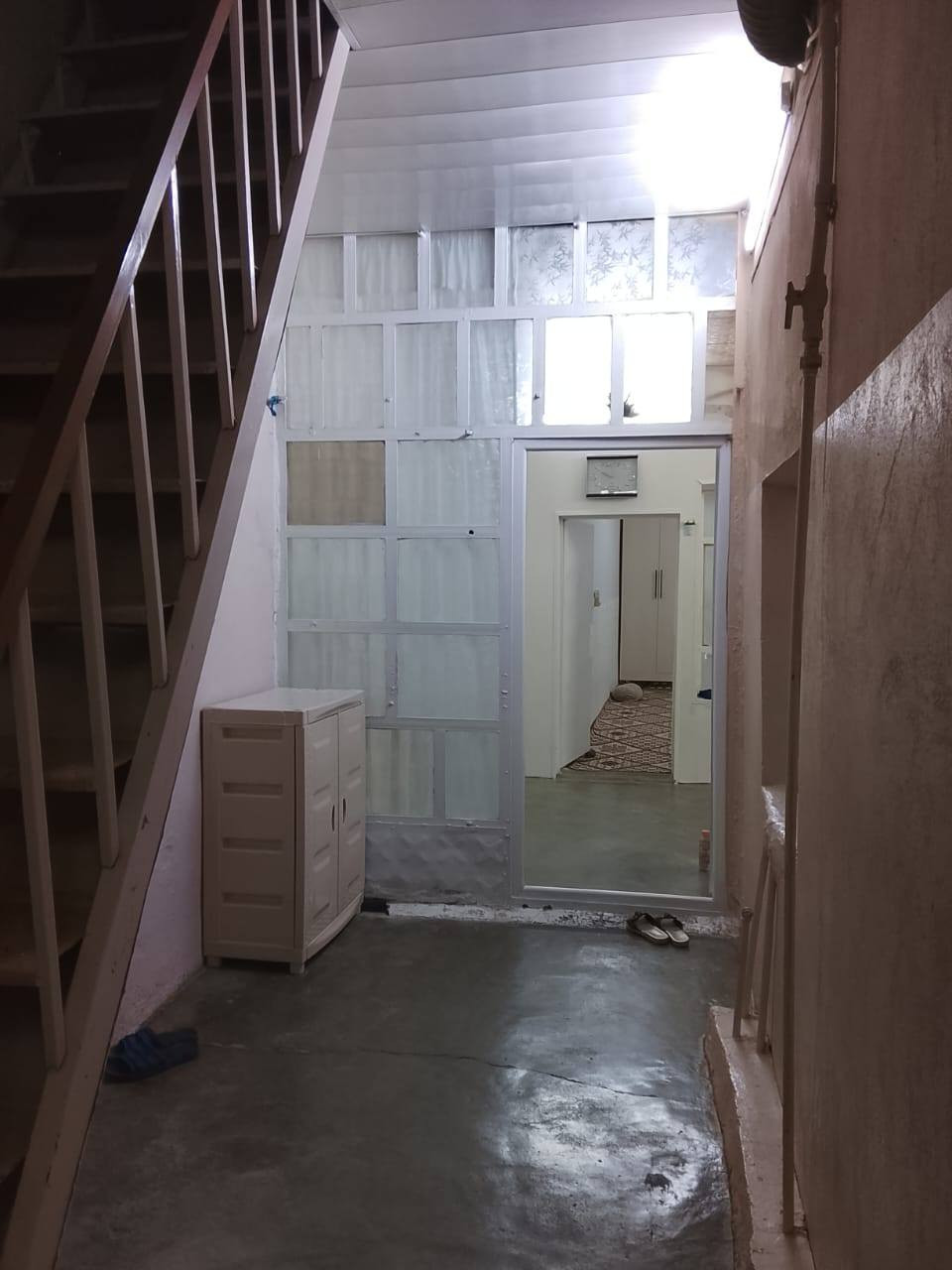 ...﷽ ...
خانوو بۆ فرۆشتن
ڕووبەری ٦٥مەترە 
نونیشان /حمەی کەریم ( سیروان نزیک مزگەوتی ابوبکری صدیق ) .
لە دوو ژوور و متبخ و حمام و wc  لەگەڵ ڕوورێک لەسەرەوە و حەوشەیەکی بچووک پێک هاتووە .
نرخی گونجاوە 190وەرەقەو کەمێ مەجال .
-------------------------
بۆ زانینی نرخ و زانیاری زیاتر یوەندی بکەن بەم ژمارەیەوە .
📠  ***********
،،،،،،،،،،،،،،،،،،٫٫٫٫٫٫٫٫٫٫٫٫٫٫٫،،،،،،،،،،،،،،
👈هەر بەڕێزێک خانوو شووقە و زەوی و باخی هەیە و ئەیفرۆشێت چەند وێنەیەکی بنێرە بۆمان پۆستی دەکەین بێبەرام بەر .
نوسینگەی هاوکار👇
📠 ***********
