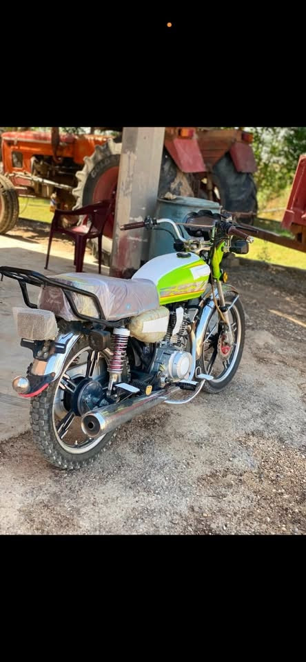 سلام عليكم

🏍️سولنك سفان ٥ كير 2024🟢🟢

1️⃣دراجه شلعه ومعدل خير من الله 

2️⃣اوراق كامله 

محرك ٢٠٠ cc

3️⃣محرك ما مفتوح 

4️⃣دراجه شوفت عينك خير من الله

5️⃣تايرات جدد 

6️⃣لون مميز 🍏

7️⃣كرهباءيات كامله 

8️⃣لايت لد زنون عالي ناصي 

9️⃣شاشه أضويه بالتوث شغال بس الكيج طافي 

مكان سريع الدولي الجسر السابع 

لاستفسار الاتصال عله الرقم ***********
