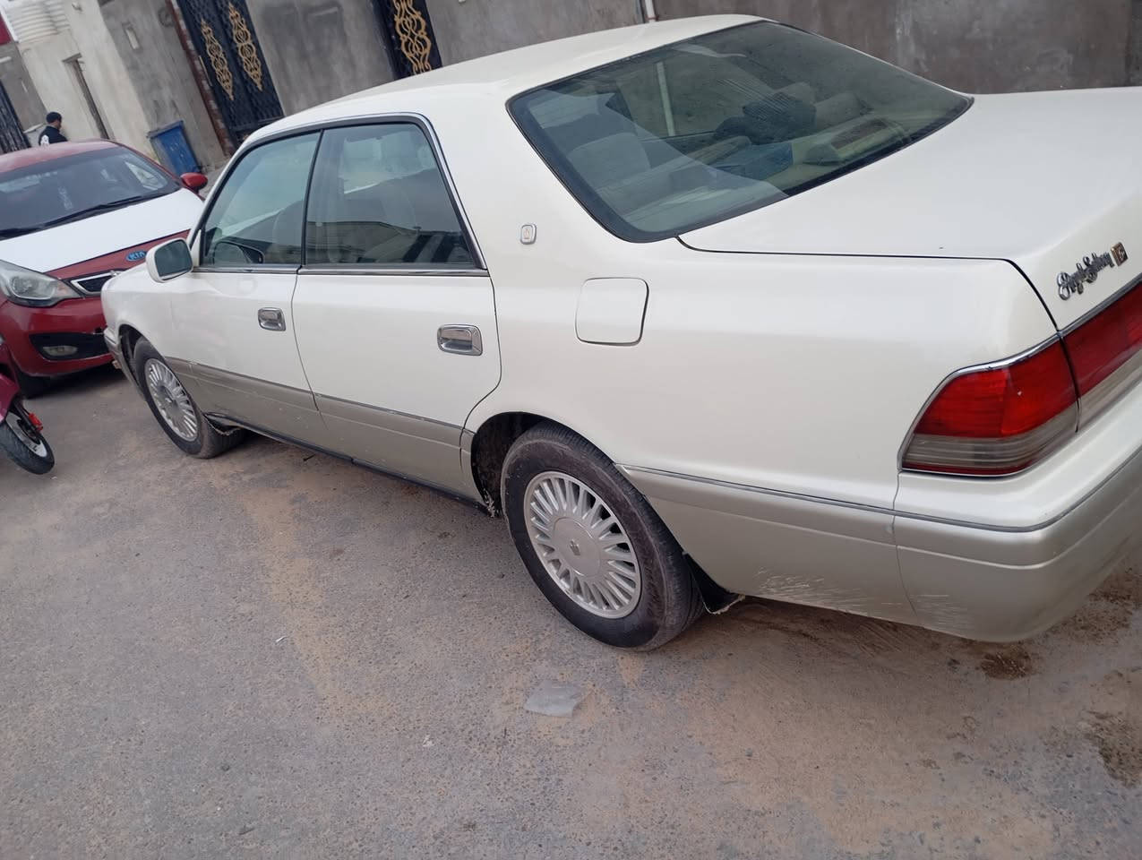 تيوتا كراون راس الثور رقم بصره دولي تحويل مباشر بيها تشريح بلتكم الخلفيه فقط بس من بره الخلفيات فقط مكفولا من الضربه حتى سستم مامبدل سياره جديده مكينه كير حداده تبريد غاز فقط تخم تاير تريك وين ما تريدسعر85رقم ***********
