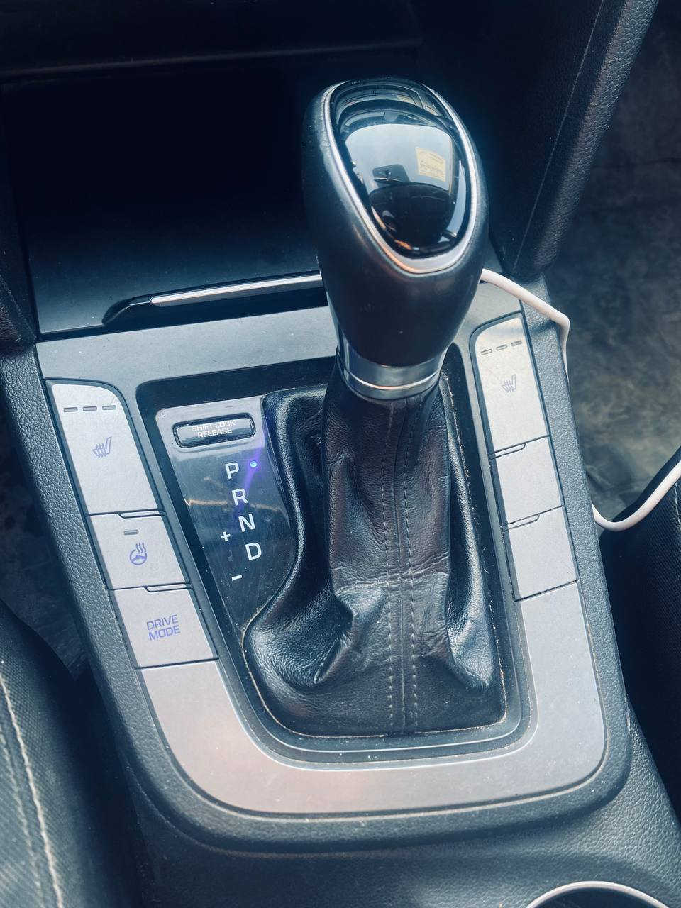 هونداي النترا      2018
⭕️كندي
⭕️اسود
⭕️بيها قطعتين بدون دواخل
⭕️محرك 20دوش لاصرف ولانفخ
⭕️ماشية 150 كليو متر فقط
⭕️هز شهر ال 6 تصقط
⭕️سنوية 2030
⭕️رقم مصطره اربيل
⭕️كير اي تي المرغوب
⭕️هيتر كشنات
⭕️هيتر استيرن
⭕️نقطه عمياء 
⭕️رادارة
⭕️شاشه اصليه تدعم كار ابلاي
⭕️مانع انزلاق
⭕️3 انضمات قيادة ايكو -سبورت-نورمان
⭕️السيارة جاهزة ماتصرف عليها فلس
⭕️السعر 125$ وبيها مجال 💵
⭕️العنون موصل حي الحدباء
⭕️الانتصال  ***********
***********
