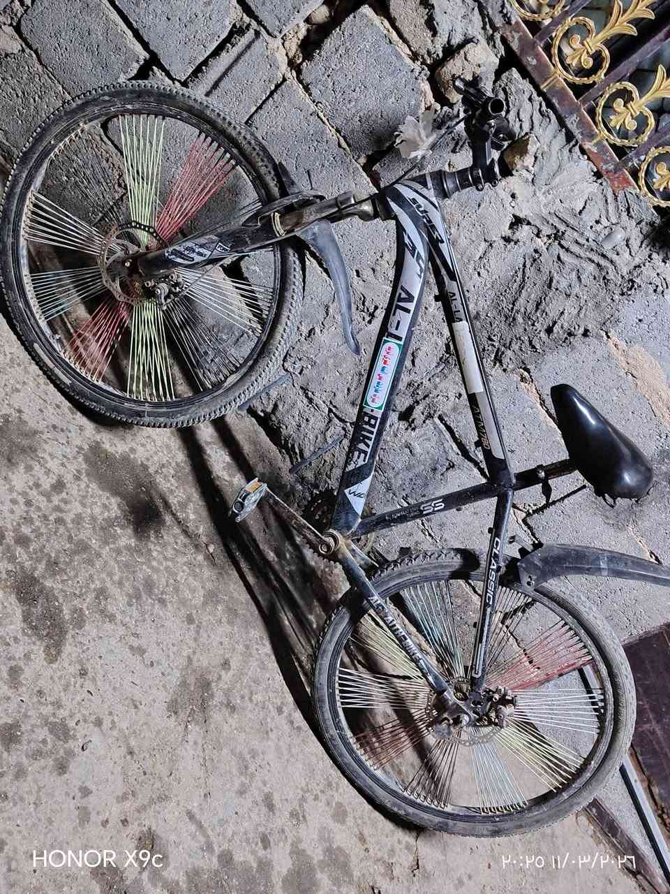 السلام عليكم  شباب عندي بايسكل للبيع امانه الله ورسوله (لا مصبوغ لا مبدل ويل) عنوان (محاويل حي ابو سديره) الاستفسار الاتصال بالرقم (***********)
