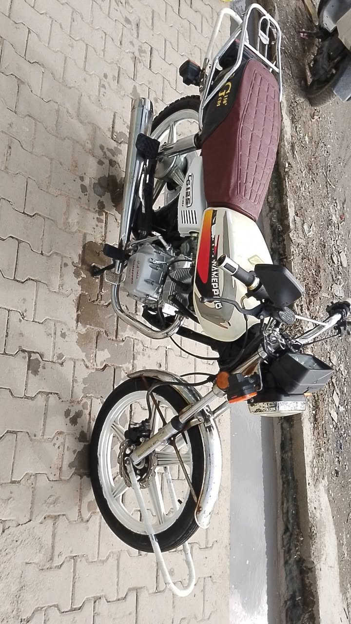 سلام عليكوم عندي هاي درجه لل بيع موديل 2020صفر ماشاء الله كلشي نضيف كله عله بلدي نامي بره 5كير كهربائية كله شغال محرك اصبانه ماتاخ كبس محرك درجه كلش حلو ونضيف مكاني كركوك فيلق سعر 400 الي مو شراي لايكتب رجاء وتحياتي عله كروب ***********
