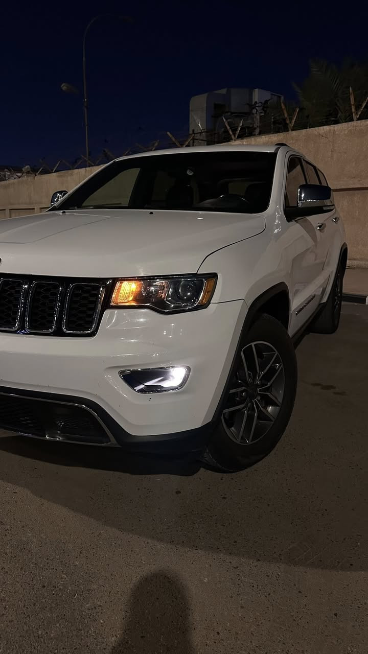 جيب جراند شيروكي ليمتد
مـديل 2017 كصه جنطه

￼#ادوات_ادوات_دخول_جديد #متؤمة_انگليزي_شغل_اصلي

محرك  3600/V6 ✈️
كير كوبره 

كشنات كهرباء  
تبريد ثلج 

حداديه جديده 
تخم تاير جديد

بصمة تشغيل 
فول تحكم ستيرن 
جنطه كهرباء 

#الـمكان_البصرة🇮🇶
#السعر_اتصل_وتدلل 
 *********** 📞
