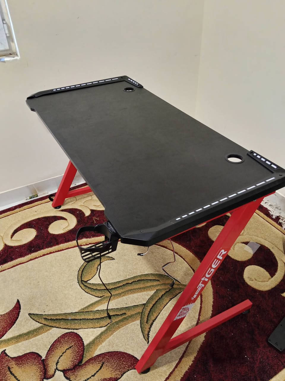 السلام عليكم
عندي هذول الميز و الكرسي 
الميز بي Rgb مقاسة عمق 60 و عرض 140 
وكرسي يصعد و ينزل وينحني 
اكتبلي سعر


**إذا كنت صاحب هذا الإعلان وتريد حذفه لأي سبب، رجاءا أرسل رسالة إلى الدعم الفني**