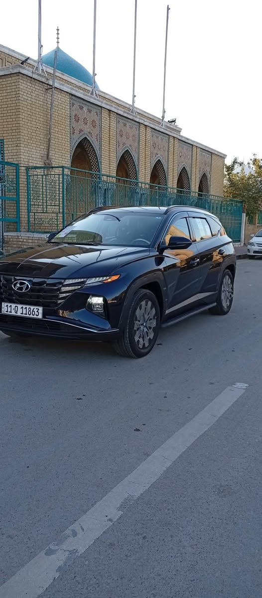 السلام عليكم توسان لون نيلي  موديل 23  وارد امريكي رقم بغداد تحويل مباشر ماشيه 30  فول مواصفات عده فتحه مكينه 2500 مكاني بغداد الاعصميه السعر 197 رقمي ***********
