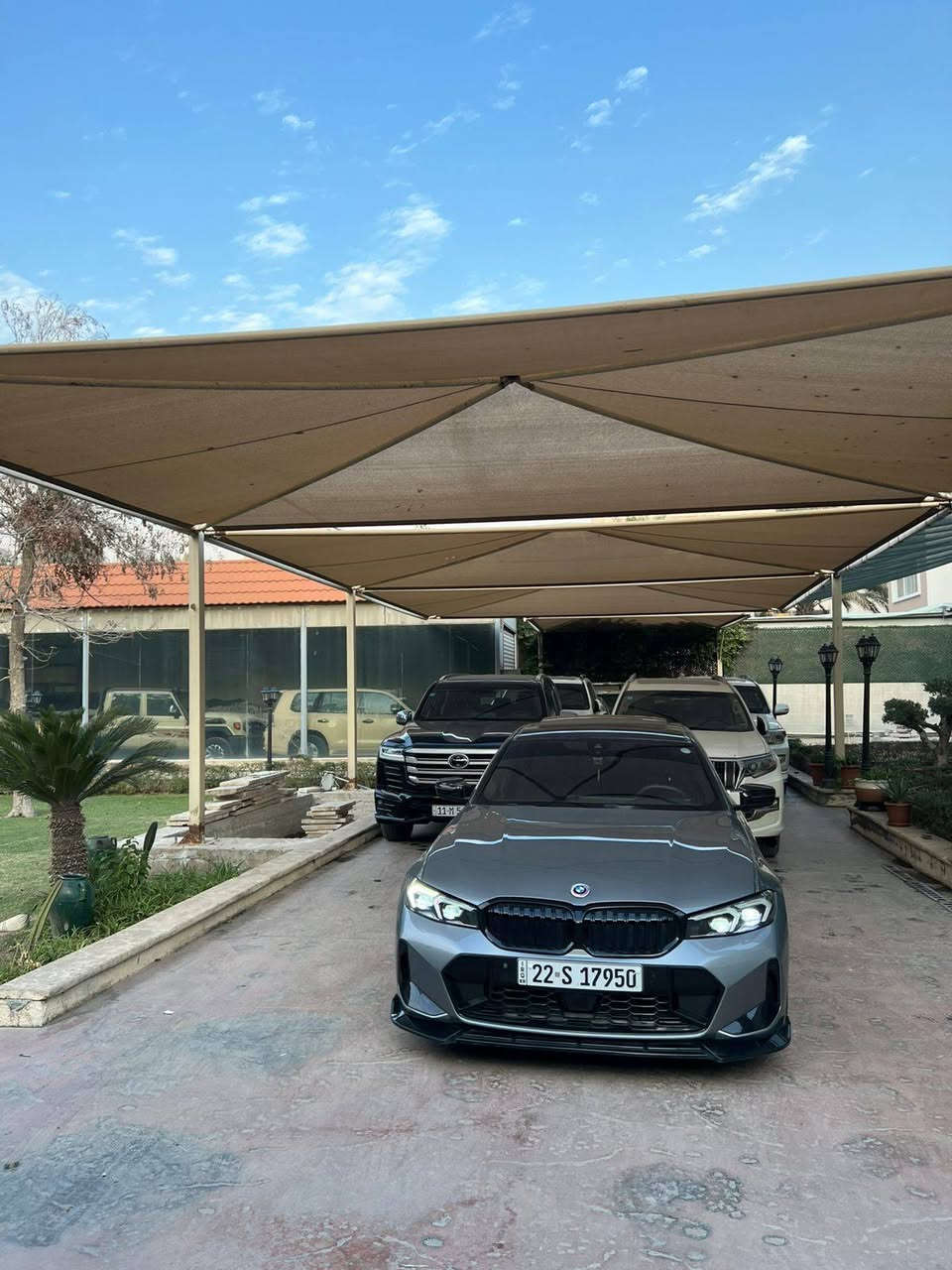 السلام عليكم لبيع BMW 330i موديل 2025 ماشيه 13الف كيلو مكان سياره بغداد السيديه  باسمي تحويل ثاني يوم
فول مواصفات صور الحادث موجوده
لون مميز الحادث بس بنيد مبدل فقط 
رقم هاتف *********** السعر 365 ورقه
