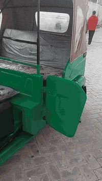 السلام عليكم شباب تكتك للبيع مديل ٢١ أوراق الغبور والقلم ابيعلك كفاله للترقيم مكينه برغي مامفتوح بيها البدي جانت بي ضربه قويه وبدلته وصبغته ابيعلك بس بدي بي صبغ ومعجون الباقي كله مكفول تكتك خير من الله شغل وطلع بوجهك للشارع مكاني مدينه الصدر.    سعرها٦٧٥٠ وبيها مجال قليل. 
***********
