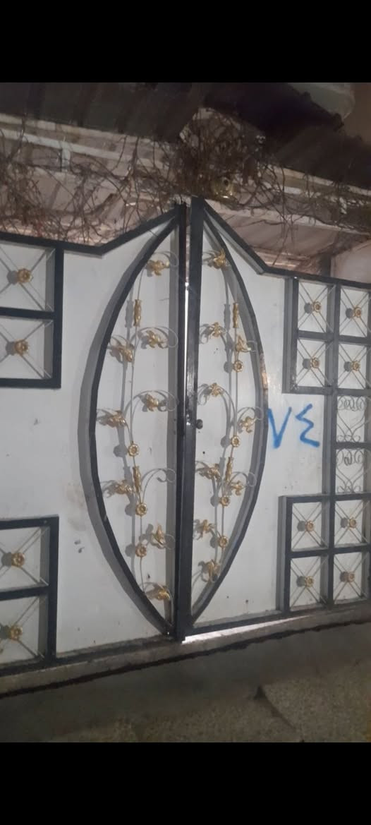 بيت تجاوز للايجار طابق ونص في وادي حجر قرب مولدة علي الحديدي  غرفتين جوة مع هول وغرفه وهول فوك السعر ٢٠٠ الرقم***********
