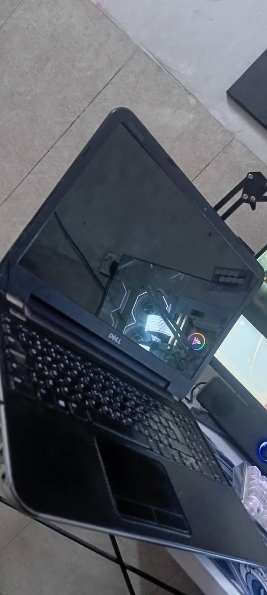 كوراي 3 جيل 3 الثالث
نوع دييل DELL 
هارد 320 HDD 
رامات 10GB كيكه 
شاشه حجم 14 
ويندوز 10 برو 
شاحنه جديده والله قبل كم يوم اخذته 
والبطاريه بدلته البارحه 
يعني لوز 
بيه تفاصيل بصيطه مثل سماعات تشتغل وحده 
وكفر الشاشه بيه فطور الكفر البلاستيك مو الشاشه

بس الشاحن والبطاريه اخذتهن 35 قبل كم يوم 

سعره 85


**إذا كنت صاحب هذا الإعلان وتريد حذفه لأي سبب، رجاءا أرسل رسالة إلى الدعم الفني**