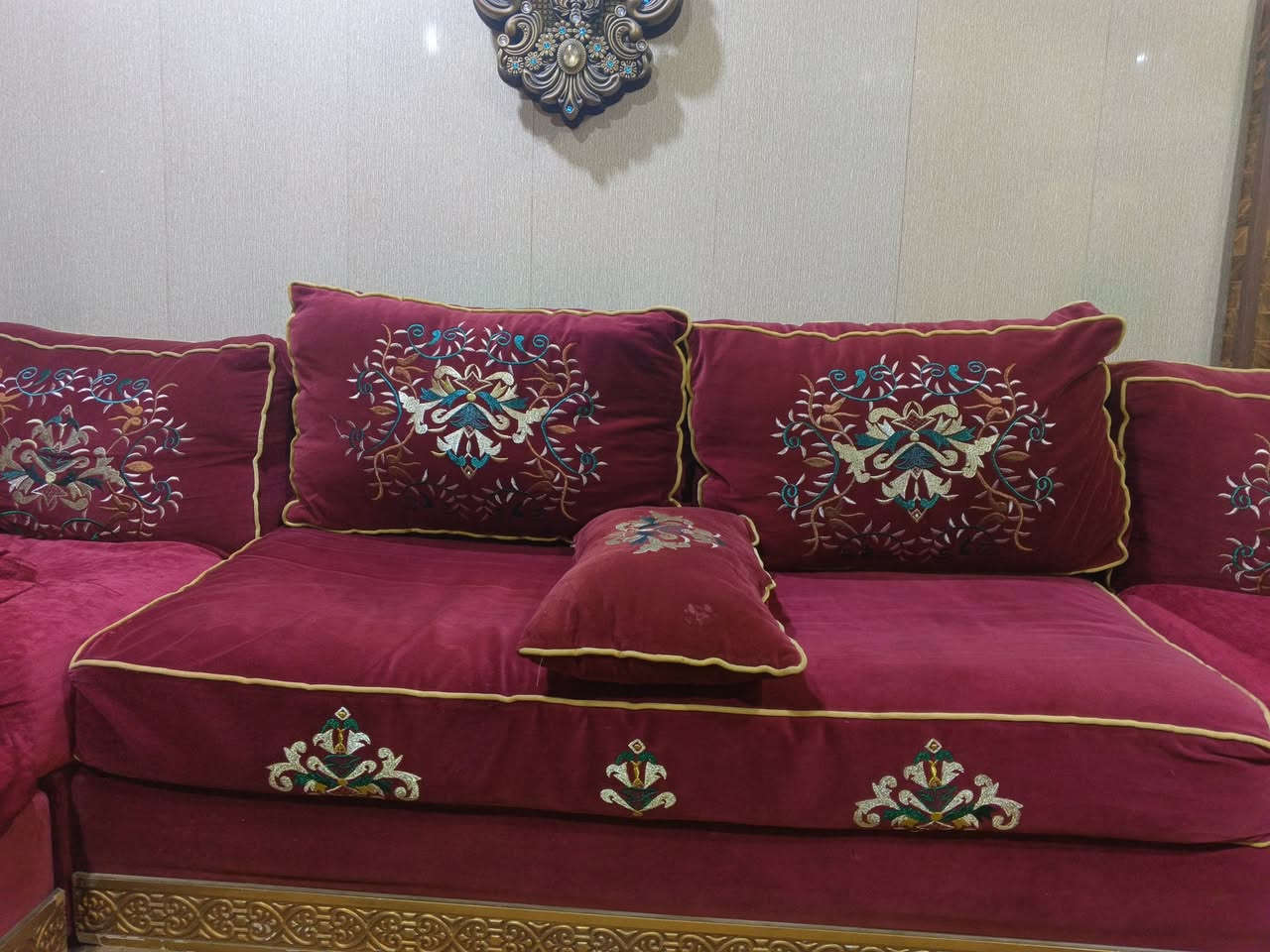 السلام عليكم عي هاي قنفات طخم كويتي جديد استخدام قليل للبيع سعر 600وبيه مجال للتواصل ***********
