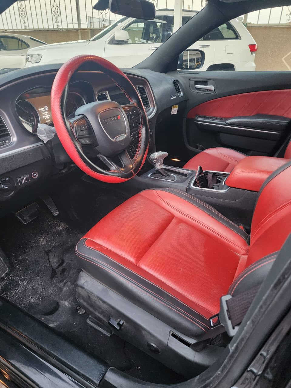 Sxt2019
(حادثه جامغ مال الصدر مبدل نفس اللون واصلي )
رقم بغداد
فتحة سقف
الكاميرا الخلفيه
ماشيه67 ميل
بصمه  +بصمه ابواب
تشغيل عن بعد
حساسات امامي خلفي
2 ويل
منع الانزلاق
التحكم تلقائي في درجة الحراره
مصابيح زنون الاماميه
كشافات ضباب
أبل كاربلاي
داخل جلد
ويل20 (تخم تاير صار 3 اشهر من مخليهن)
مقعد السايق كهربائي
8وسادة هوائيه
***********
