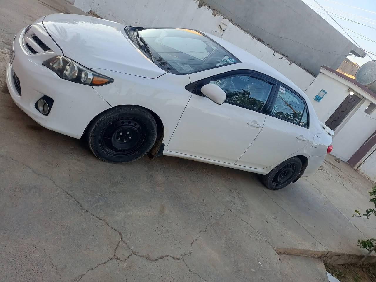 سلام عليكم 
كورلا2012
وارد امريكي 
محرك 1800
ماشيه121سياره وضع شركه
سياره جديدها
رقم صلاح الدين الدولي 
بيها 3قطع بدون دوخل شرط بجم كبس 
سياره محرك كير صدر تبريد تخم تايرات كلو شرط يرهم مراوس حسب القناعه اتصا ل ***********مكان بيجي السعر 122
