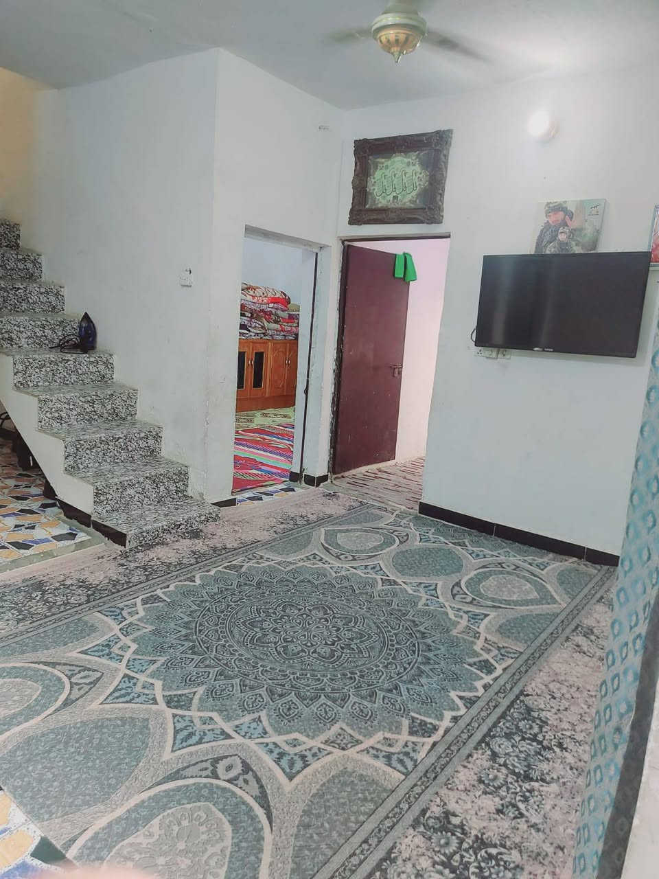 سلام عليكم ورحمة الله وبركاتة بيت للبيع خلف مطعم جواد حي الجوادين يتكون البيت من الاستقبال+صاله +مطبخ +غرفتين نوم +حمام مختلط +رقم الهاتف متواجد فقط نتصال ***********
