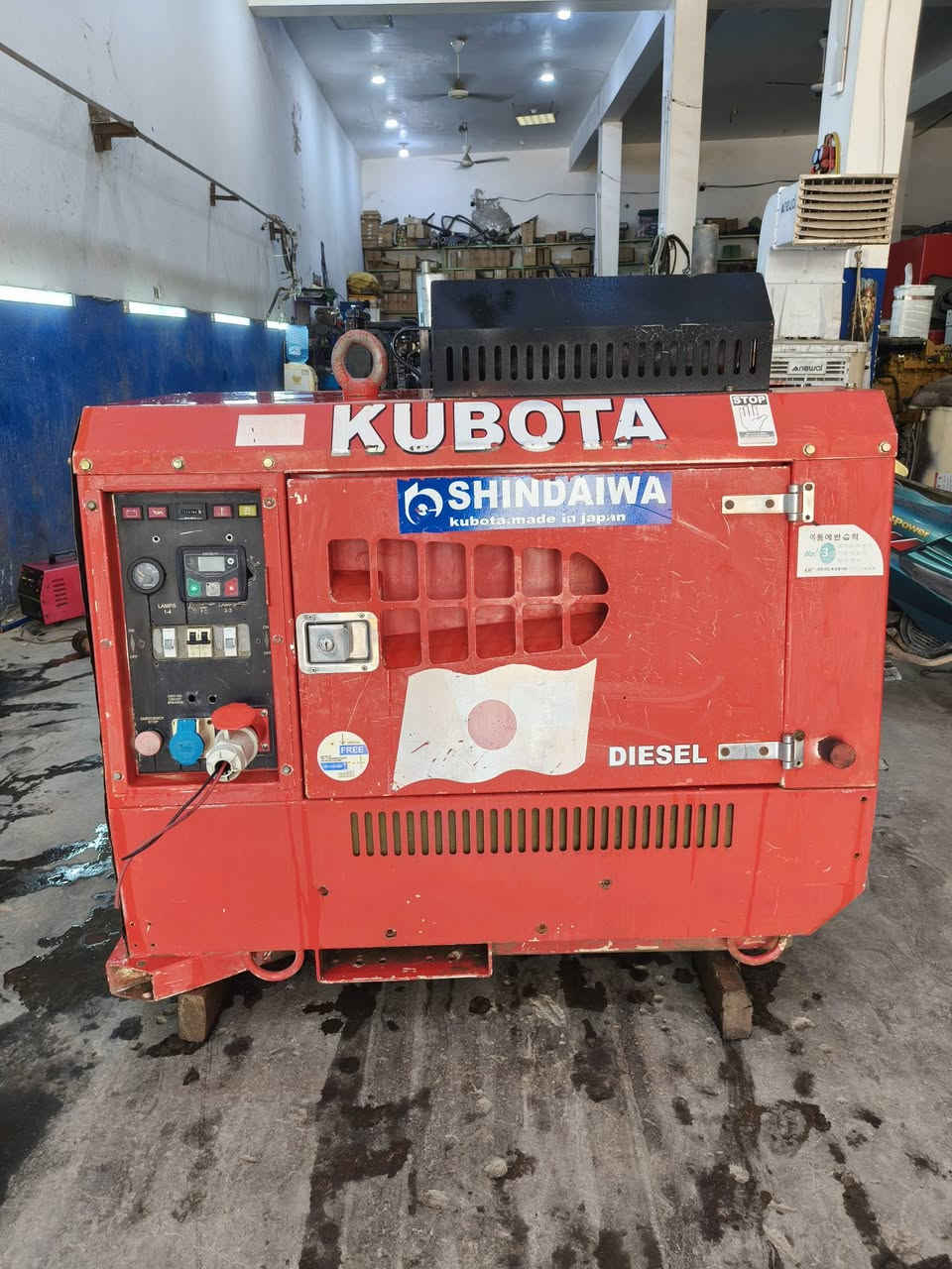 مولد كهرباء ياباني 🇯🇵 كابوتة 9KV، مكينة 1105. استخدام خفيف جداً ومكفول بالكامل! 🤩 نظام حماية متكامل ومواصفات أوتوماتيكية. السعر 21 ورقة وبيها مجال! لا تترددوا بالاتصال للاستفسار 📞 *********** أو ***********. #مولدات #طاقة #كهرباء
