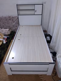 سرير • نظيف • مع اسفنج