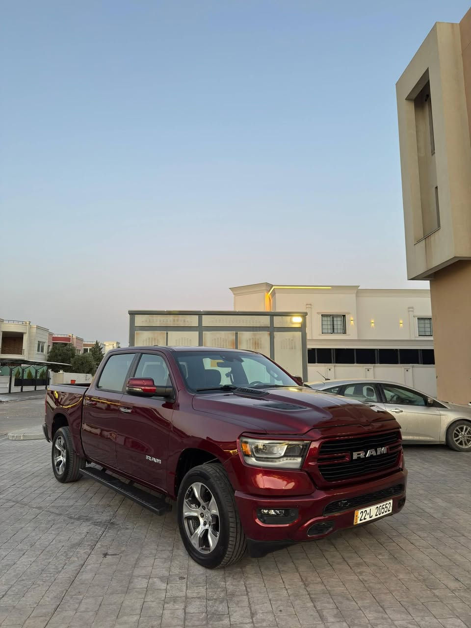 دوج رام لارمي. 1500 RAM  LARAMIE🚀🚀
موديل:2023

رقم أربيل 
المحرك: V8 5.7L ايتورك  
العداد: 61.000mi
-----------
مواصفات لارمي 1/1 
*فور ويل
* رادار امامي مع مانع تصادم. 
* نقطة عمياء 
* المصابيح الأمامية زنون.
* كشافات الضباب زنون. 
* المصابيح الأمامية LED.
* المصابيح الخلفية LED. 
* دخول ذكي (بصمة). 
* تشغيل عن بعد 
* المقاعد كهربائية مع ميموري.
* المقاعد الأمامية تبريد وتدفئة. 
* شاشة كبيرة 12 أنچ تيسلا
* نظام ملاحة نفكيشن GPS.
* حساسات امامية وخلفية.
* مانع تصادم (Emergency Brake)
* مكيف خلفي.
* نظام اطفاء وتشغيل اوتماتيكي.
* مرايا كهربائية جانبية من الكروم قابلة للطي كهربائيا.
* شاحن موبايل لاسلكي (واير ليس).
* الشباك الخلفي كهربائي. 
* المرايا الجانبية تدفئة. 
* باب الصندوق كهربائي.
* امكانية تعديل ارتفاع دواسات البنزين والبريك.
* هاند بريك كهربائي.
* حساسات امامية. 
* حساسات خلفية. 

السيارة وارد امريكي بيها جاملغ وباب عكس السايق ومبدل نفس اللون 
الايرباك راجع سستم 
#السعر $31.000 
يعني 310 ورقة


**إذا كنت صاحب هذا الإعلان وتريد حذفه لأي سبب، رجاءا أرسل رسالة إلى الدعم الفني**